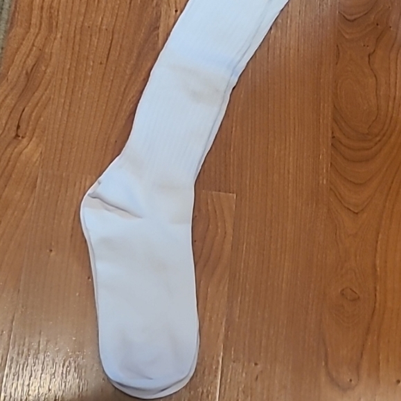 New White long slouch socks for your Hooters uniform - Picture 2 of 14